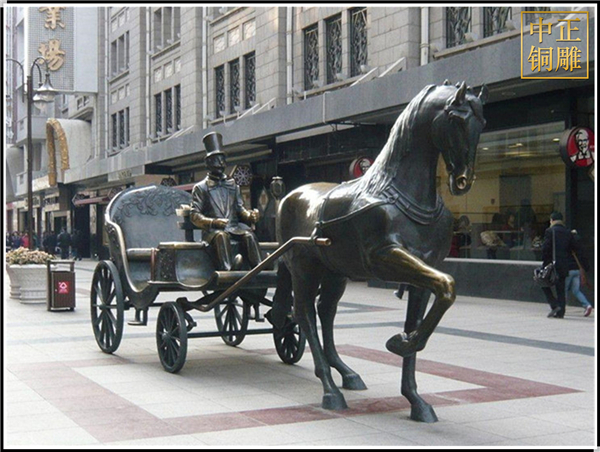 阿波羅戰(zhàn)車銅馬雕塑.jpg