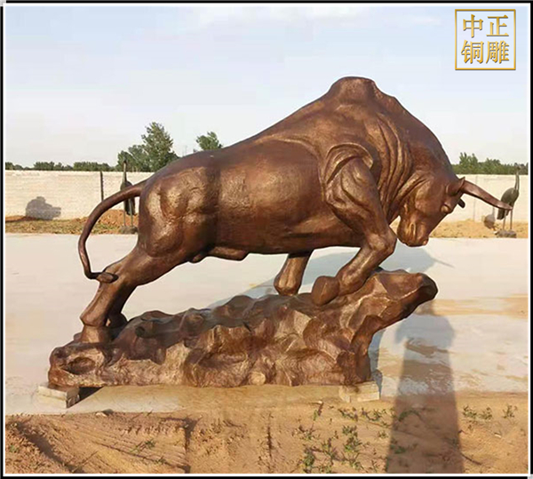 廣場(chǎng)開拓牛雕塑