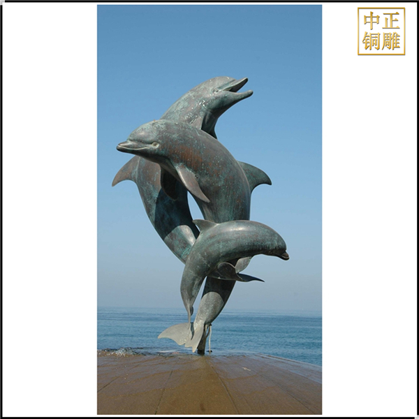 廣場(chǎng)海豚雕塑.jpg