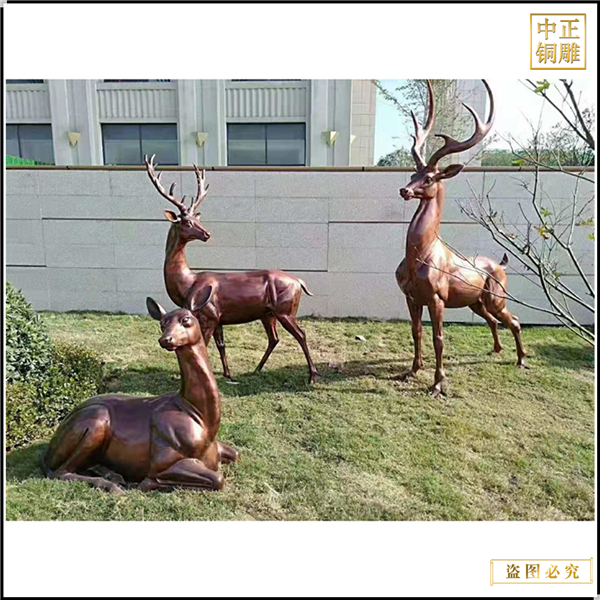 鑄銅彩繪臥著的小鹿.jpg 鑄銅彩繪臥著的小鹿.jpg