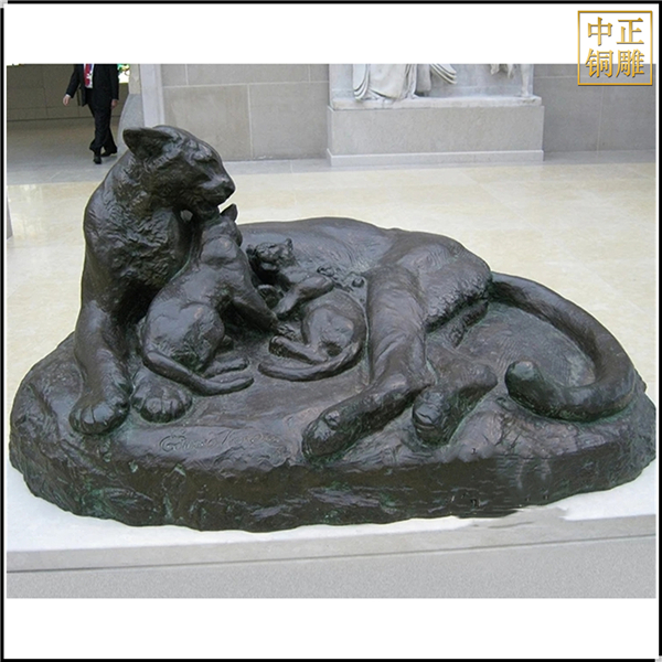 青銅母老虎和小老虎銅雕塑.jpg